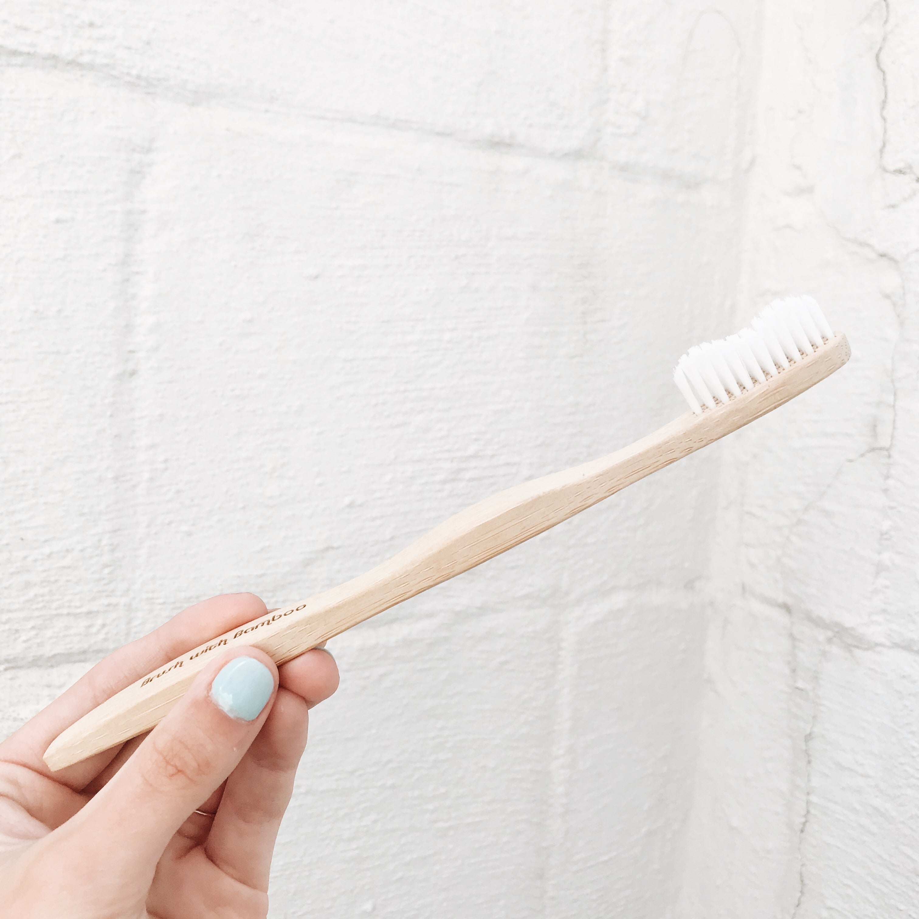 Our bamboo toothbrush has a compostable handle because it is made of wood. The handle features curves to ensure a comfortable grip while brushing your teeth. The bristles are vegan and USDA certified biobased bristles.